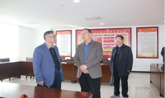 省委常委、省總工會主席馬吉孝等一行蒞臨青海物產(chǎn)集團公司視察，調(diào)研指導(dǎo)道路貨運企業(yè)建會、貨運司機入會等工作