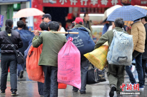 聚焦春節(jié)“恐歸族”：近鄉(xiāng)情怯，恐懼何來？(圖)